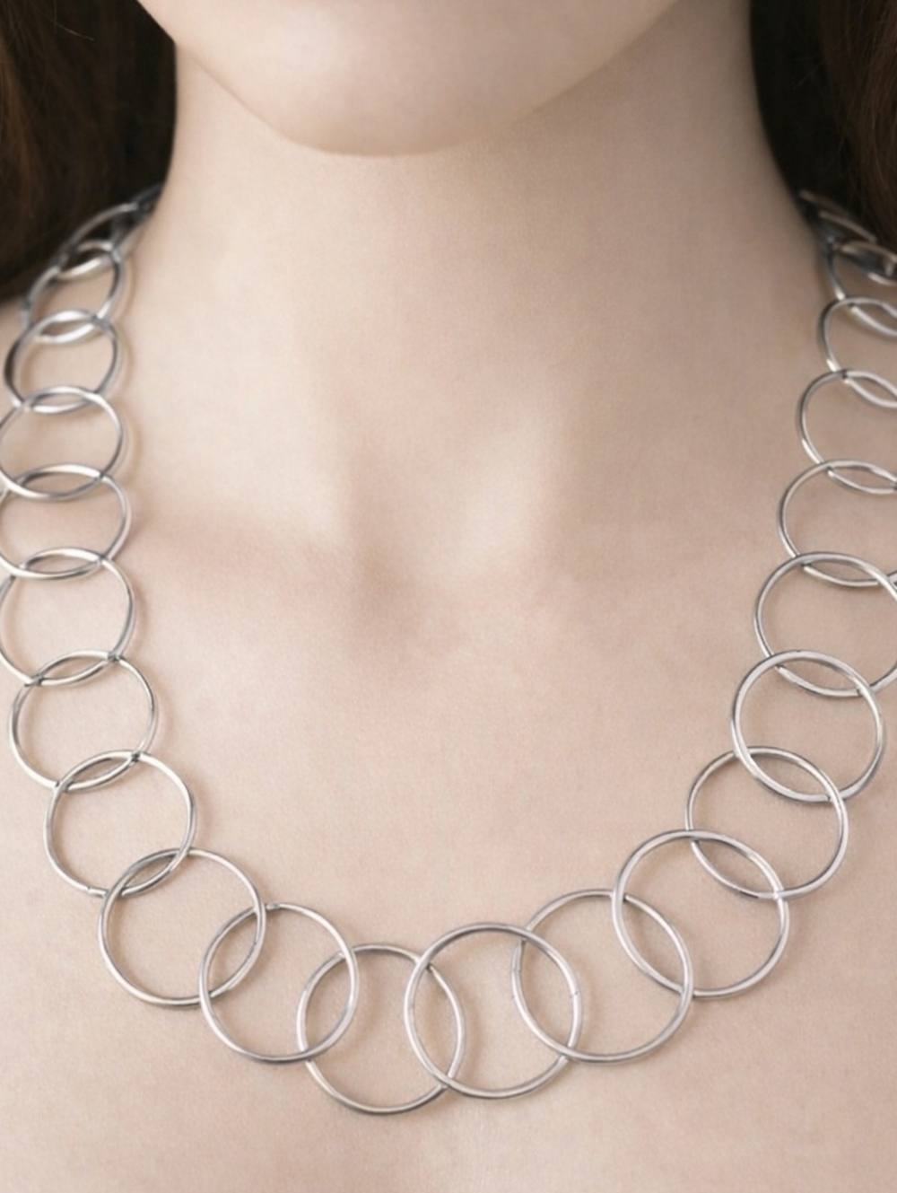 Silver tone Interlock Hoops Stylish Design Necklace - Women's Fashion Jewelry